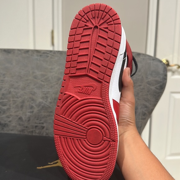 Air Jordan 1 Mid Chicago Red GS Size 5 - Picture 4 of 10